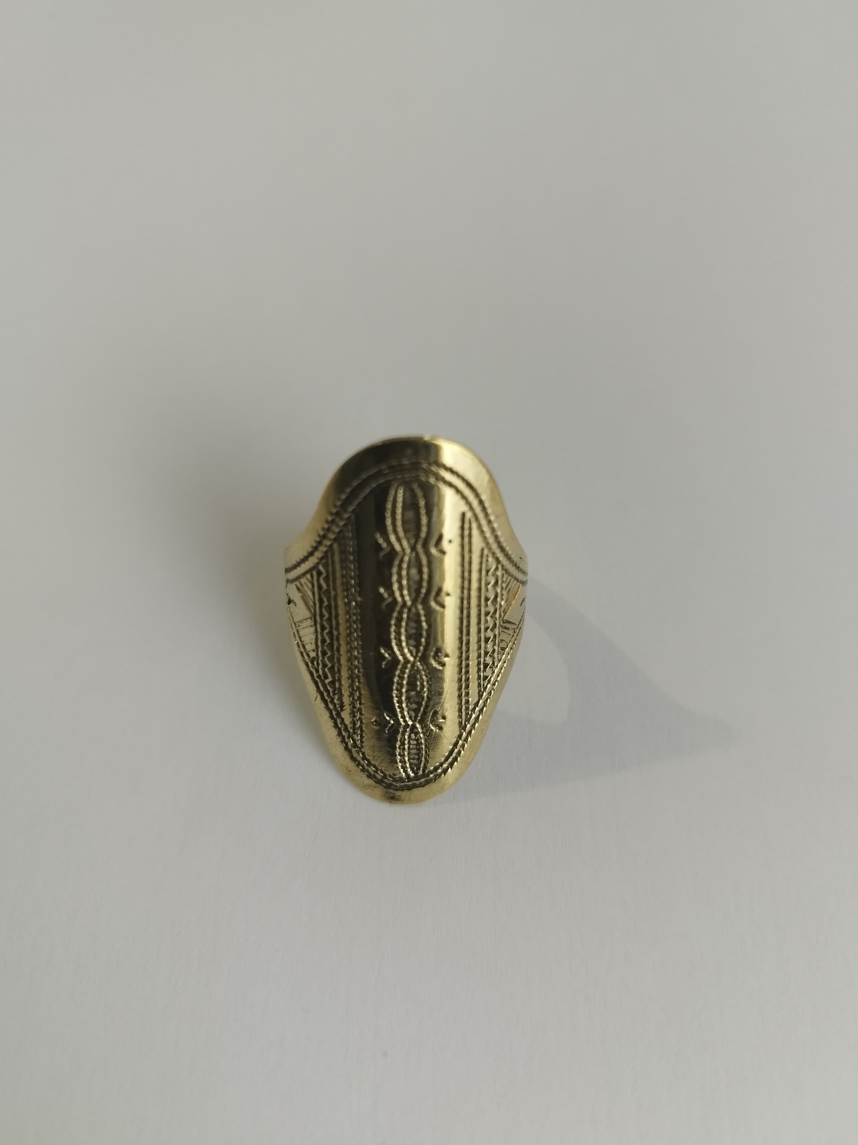 Bague enveloppante en bronze a plaque gravee