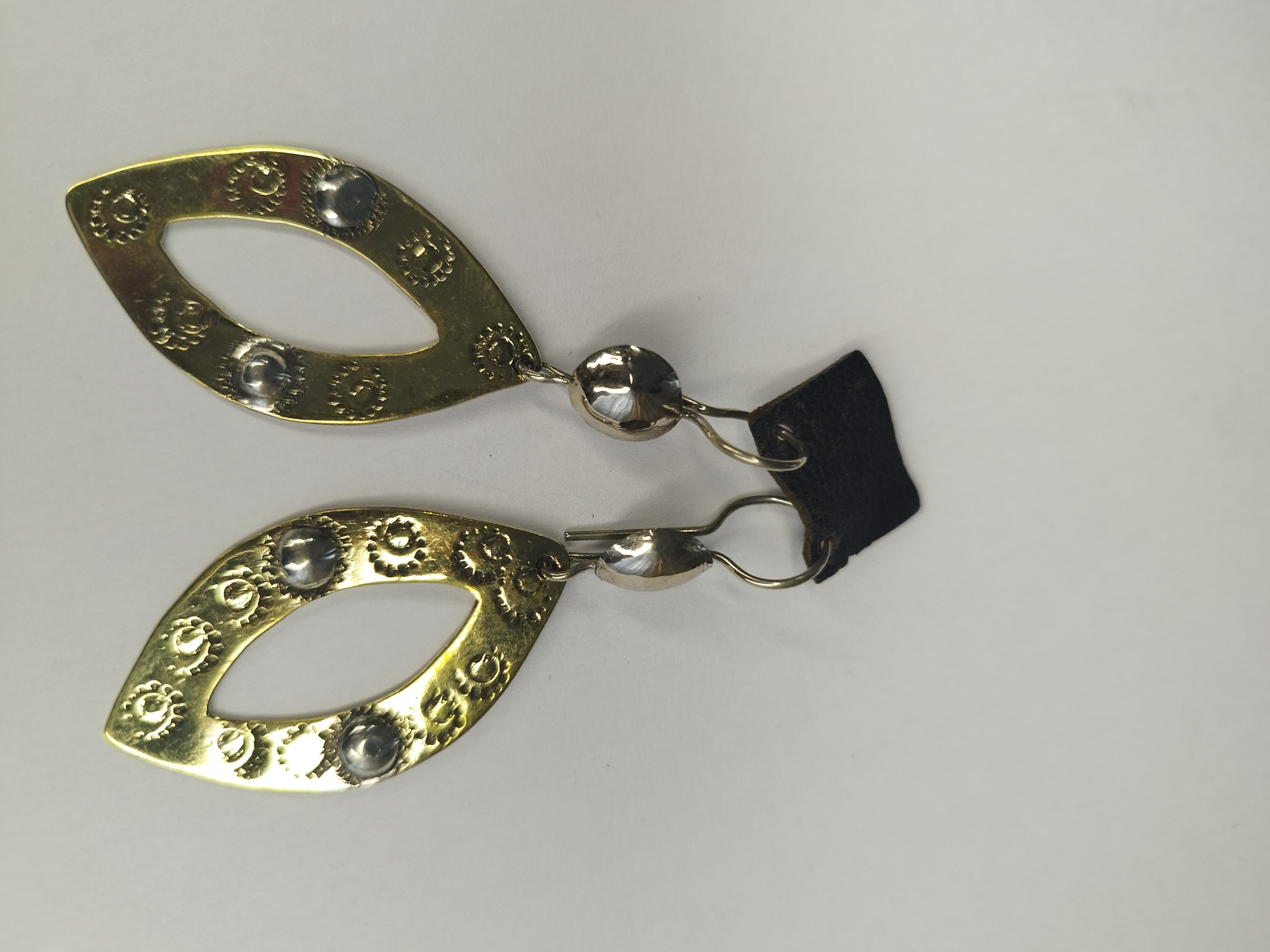 Boucles d'oreilles marquise en bronze ajoure