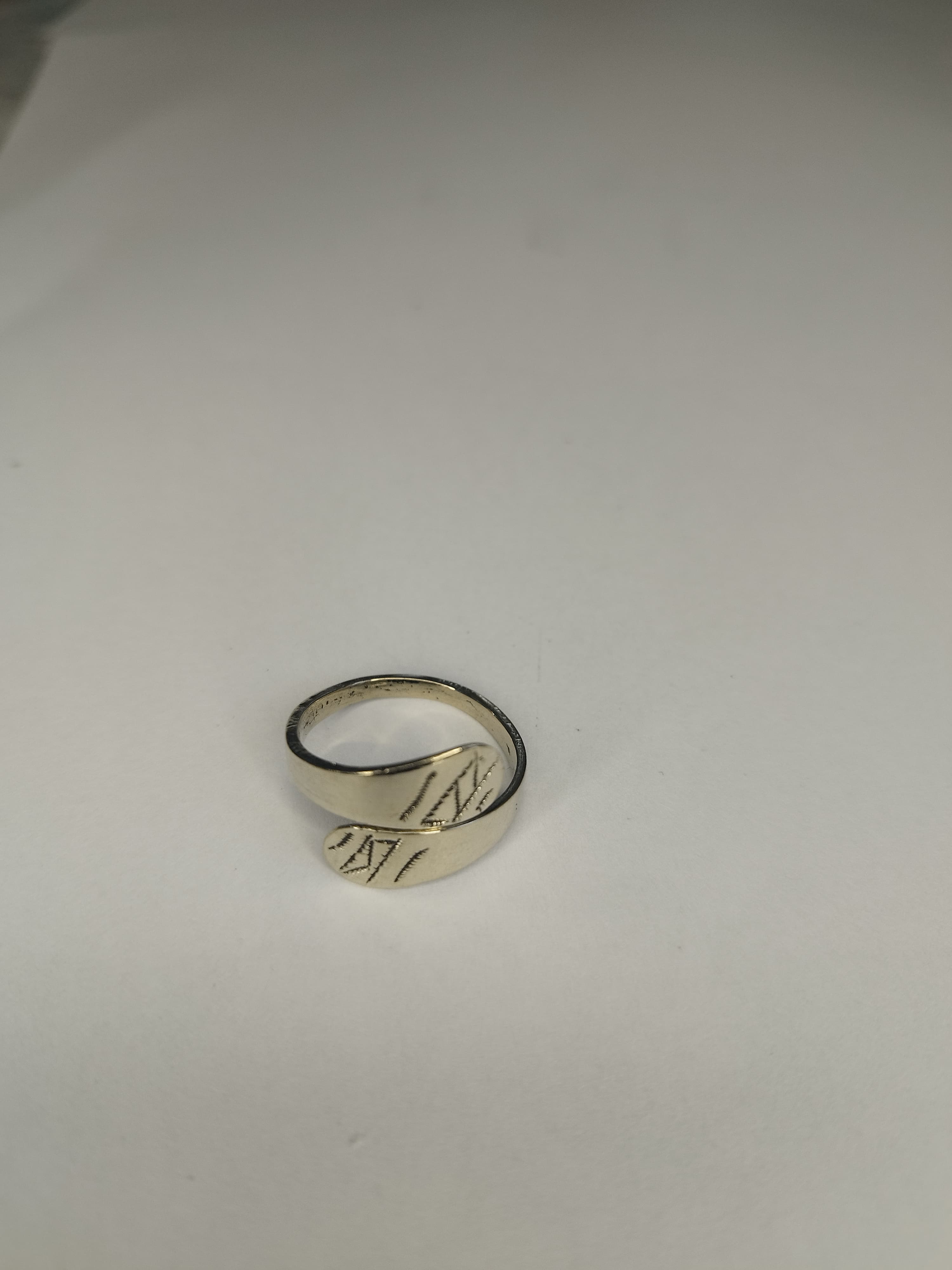 Bague large en bronze motif triangles
